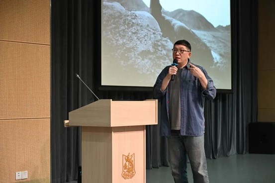 冯雪松,央视纪录频道副总监、方大曾研究中心主任